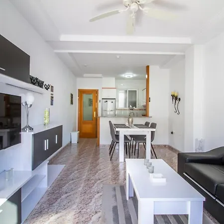 2 Bedroom Amazing In 托雷维耶哈