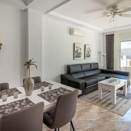 2 Bedroom Amazing In Торевьиа